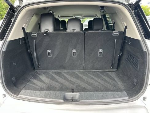 Used 2025 Nissan Pathfinder SL FWD image 25