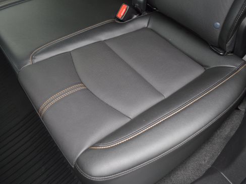 Used 2024 Chevrolet Equinox Premier AWD/4WD image 32