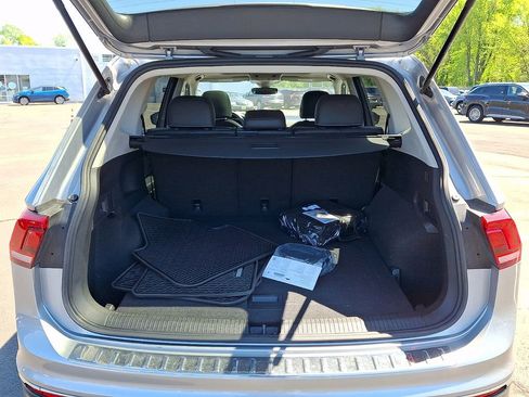 Certified 2023 Volkswagen Tiguan SE w/ Panoramic Sunroof Package AWD/4WD image 28