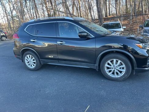 Used 2017 Nissan Rogue SV image 4