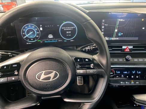 Certified 2025 Hyundai Elantra SEL FWD image 18