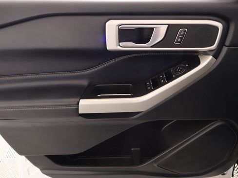 Used 2021 Ford Explorer XLT image 16