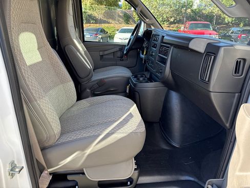 New 2025 GMC Savana 2500 w/ Driver Convenience Package RWD image 19