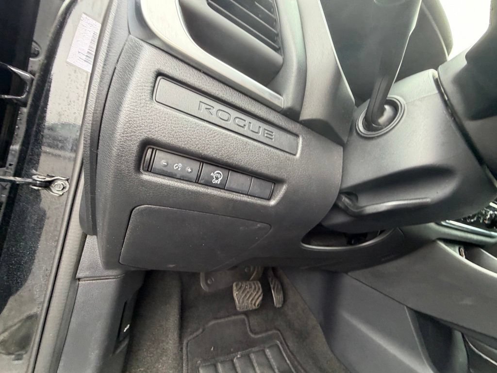 Used 2024 Nissan Rogue S AWD/4WD image 17