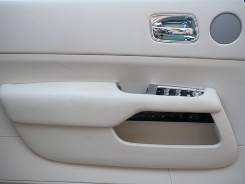 Used 2018 Rolls-Royce Wraith image 9