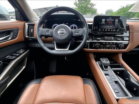 Certified 2025 Nissan Pathfinder Platinum w/ Cargo Package FWD image 6