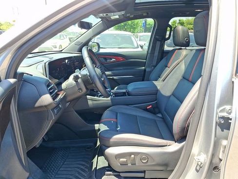 Used 2024 Chevrolet Traverse RS FWD image 10