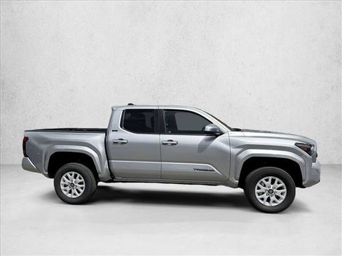 Certified 2025 Toyota Tacoma SR5 AWD/4WD image 4
