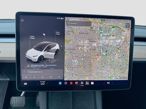Used 2024 Tesla Model Y Long Range AWD/4WD image 9