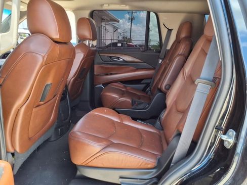 Used 2019 Cadillac Escalade Premium Luxury image 13