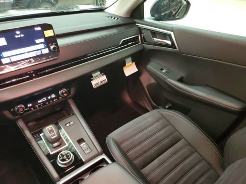 New 2025 Mitsubishi Outlander SE image 17