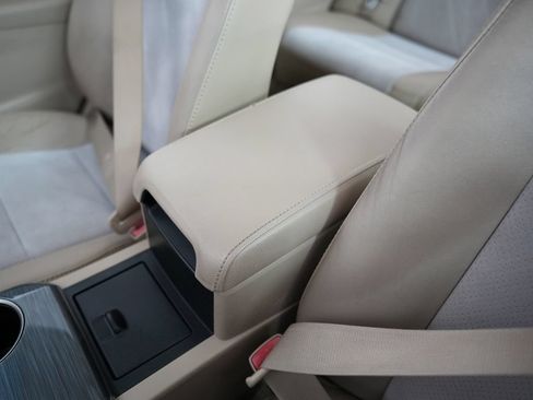 Used 2013 Toyota Camry XLE w/ Leather Pkg FWD image 34