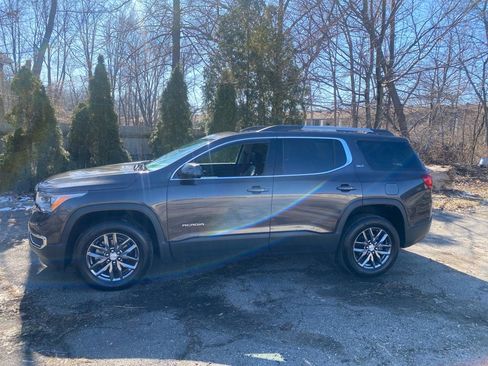 Used 2019 GMC Acadia SLT w/ LPO, Floor Liner Package image 2