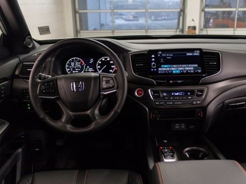 Used 2025 Honda Ridgeline TrailSport image 11