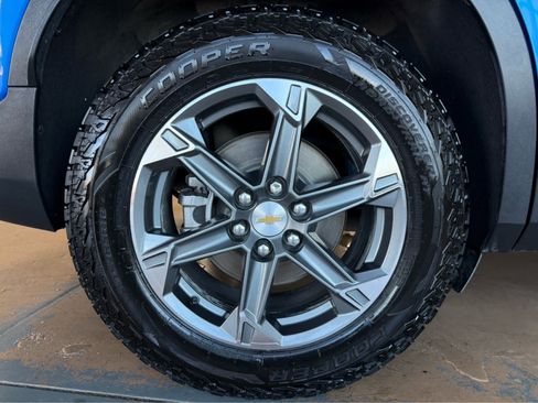 Used 2025 Chevrolet Blazer LT AWD/4WD image 9