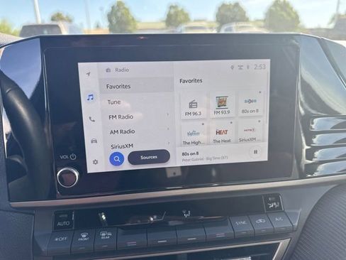 Used 2025 Toyota Camry SE image 21