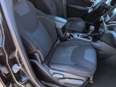 Used 2016 Jeep Cherokee Latitude FWD image 21