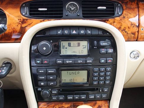 Used 2006 Jaguar XJ8 RWD image 15