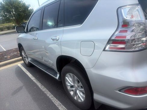 Used 2014 Lexus GX 460 w/ Premium Package AWD/4WD image 13