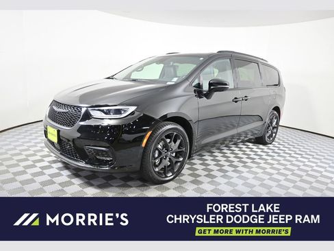 Used 2025 Chrysler Pacifica Limited w/ Trailer Tow Group AWD/4WD image 1