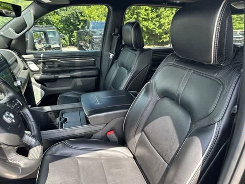 Used 2020 RAM 1500 Limited w/ Black Appearance Package AWD/4WD image 4