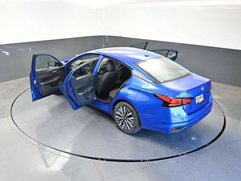 Used 2025 Nissan Altima 2.5 SV FWD image 59