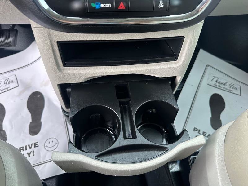 Used 2019 Dodge Grand Caravan SE FWD image 29
