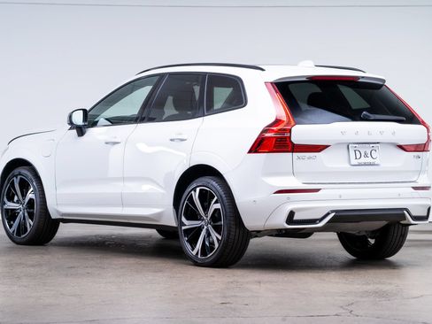 Used 2025 Volvo XC60 T8 Ultra w/ Protection Package Premier AWD/4WD image 4