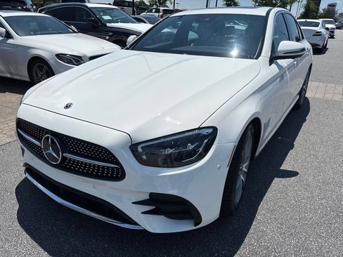 Used 2022 Mercedes-Benz E 350 Sedan image 3