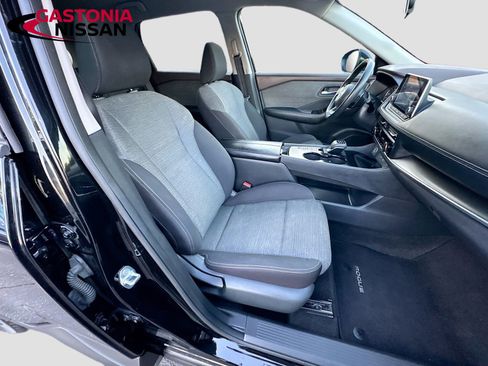 Used 2023 Nissan Rogue SV image 34