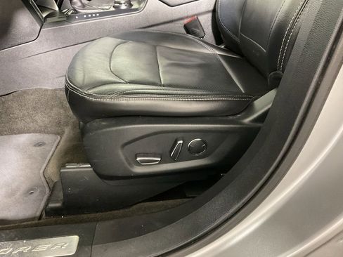 Used 2018 Ford Explorer Limited image 21