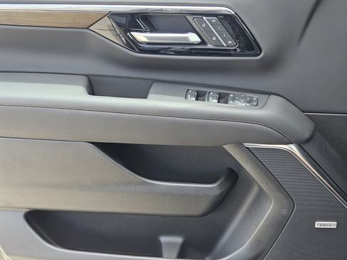New 2026 Chevrolet Suburban High Country AWD/4WD image 16