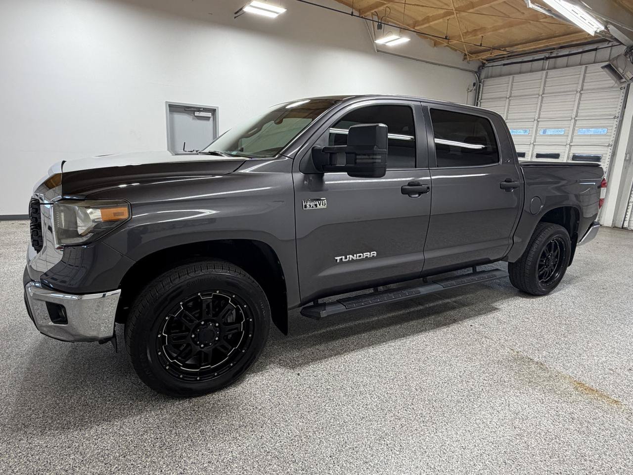 Used 2018 Toyota Tundra SR5 w/ SR5 Upgrade Package AWD/4WD image 2