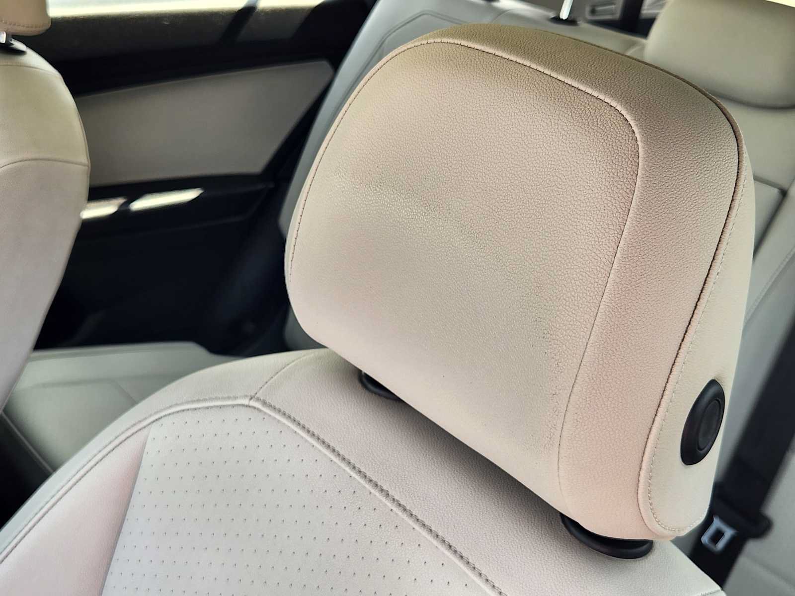 Used 2019 Volkswagen Tiguan SE w/ Panoramic Sunroof Package FWD image 13