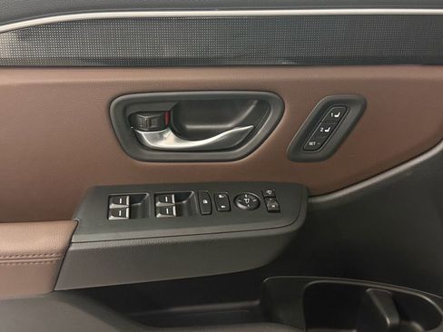 Used 2025 Honda Pilot Elite image 13