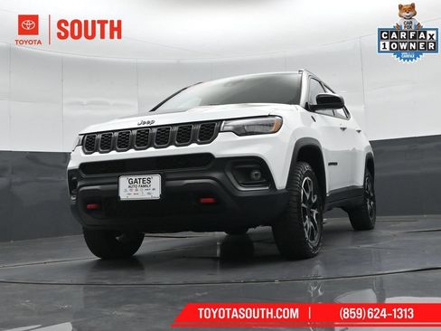 Used 2024 Jeep Compass Trailhawk AWD/4WD image 39