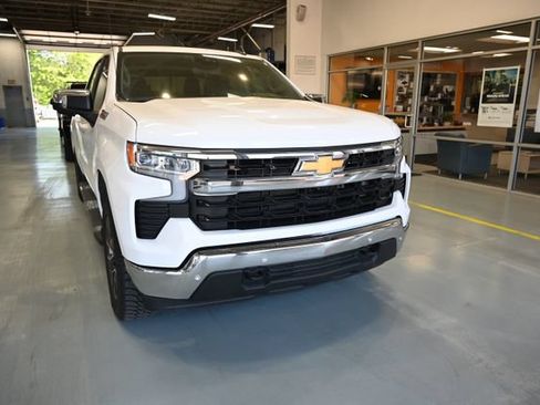Used 2024 Chevrolet Silverado 1500 LT AWD/4WD image 3