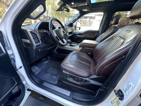 Used 2017 Ford F150 Platinum w/ Equipment Group 701A Luxury AWD/4WD image 9
