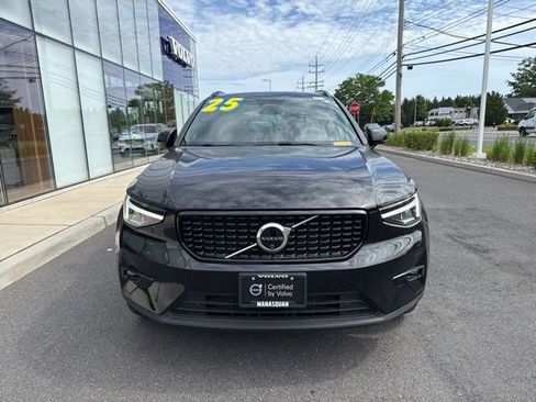 Certified 2025 Volvo XC40 B5 Plus AWD/4WD image 7