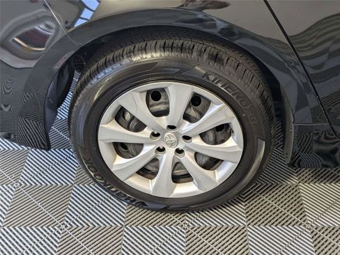 Used 2024 Toyota Corolla LE FWD image 8