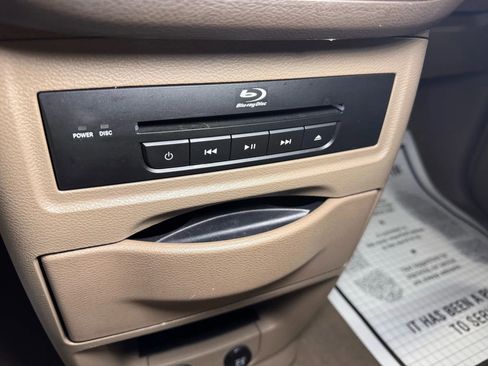 Used 2014 Chrysler Town & Country Touring-L w/ Driver Convenience Group image 32