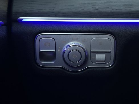 Certified 2022 Mercedes-Benz GLE 350 4MATIC w/ Premium Package image 32