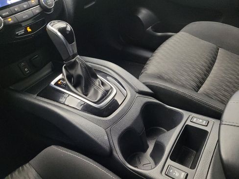 Used 2017 Nissan Rogue SV image 26
