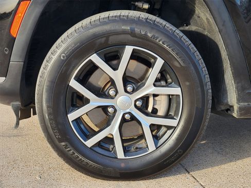 Used 2024 Jeep Grand Cherokee L Limited w/ Luxury Tech Group II image 18