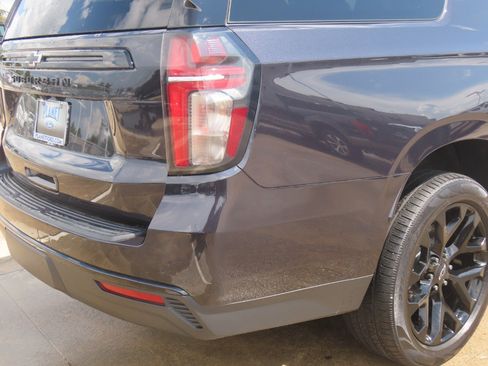 Used 2024 Chevrolet Suburban Z71 w/ Luxury Package AWD/4WD image 12