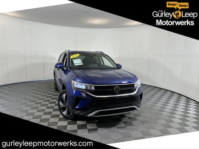 Used 2024 Volkswagen Taos SE w/ Panoramic Sunroof Package