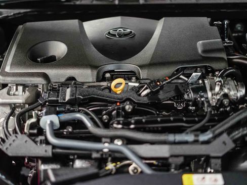 Used 2025 Toyota Camry SE image 28