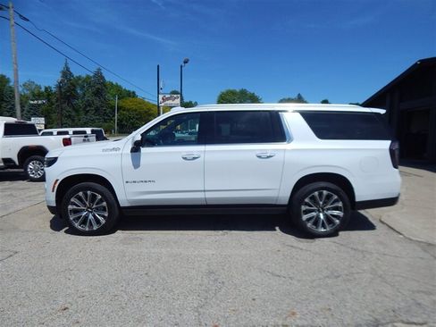 Used 2026 Chevrolet Suburban High Country AWD/4WD image 1