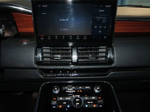 Used 2024 Lincoln Navigator L 4WD image 16