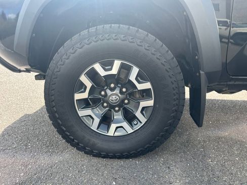 Used 2018 Toyota Tacoma TRD Off-Road AWD/4WD image 30